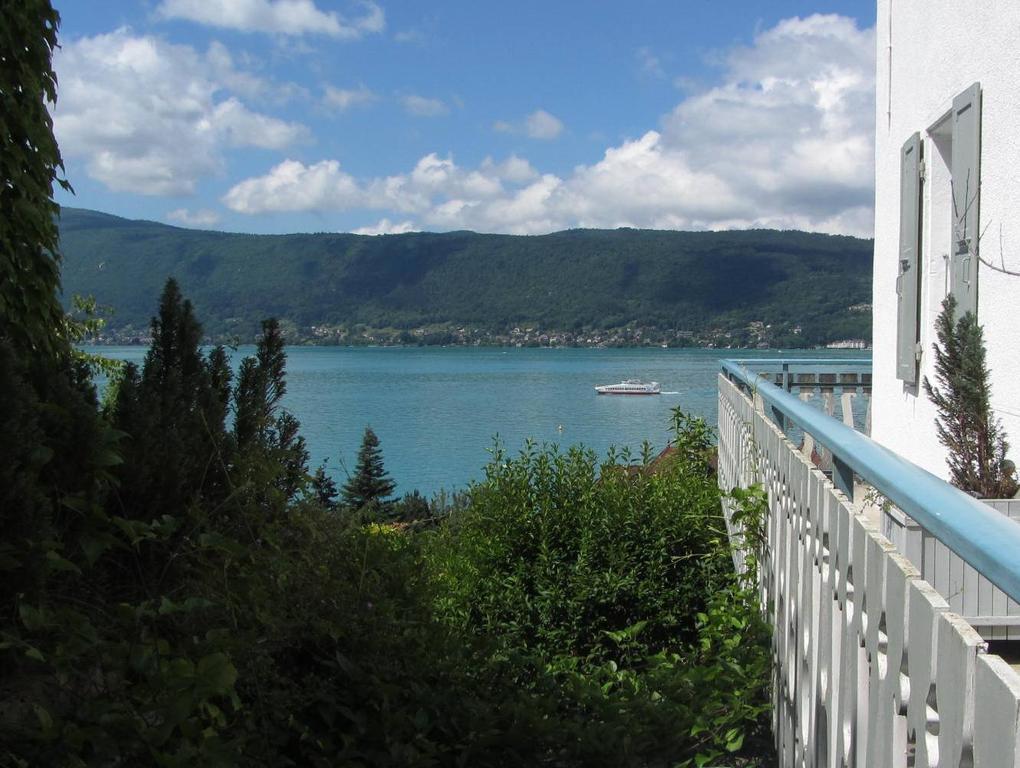 Villa Le Lac Cottage Au Bord Du Lac D'Annecy - Chambre Chez L'Habitant - Les Terrasses Du Lac Veyrier-du-Lac Exteriör bild