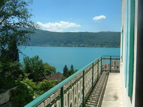 Villa Le Lac Cottage Au Bord Du Lac D'Annecy - Chambre Chez L'Habitant - Les Terrasses Du Lac Veyrier-du-Lac Exteriör bild